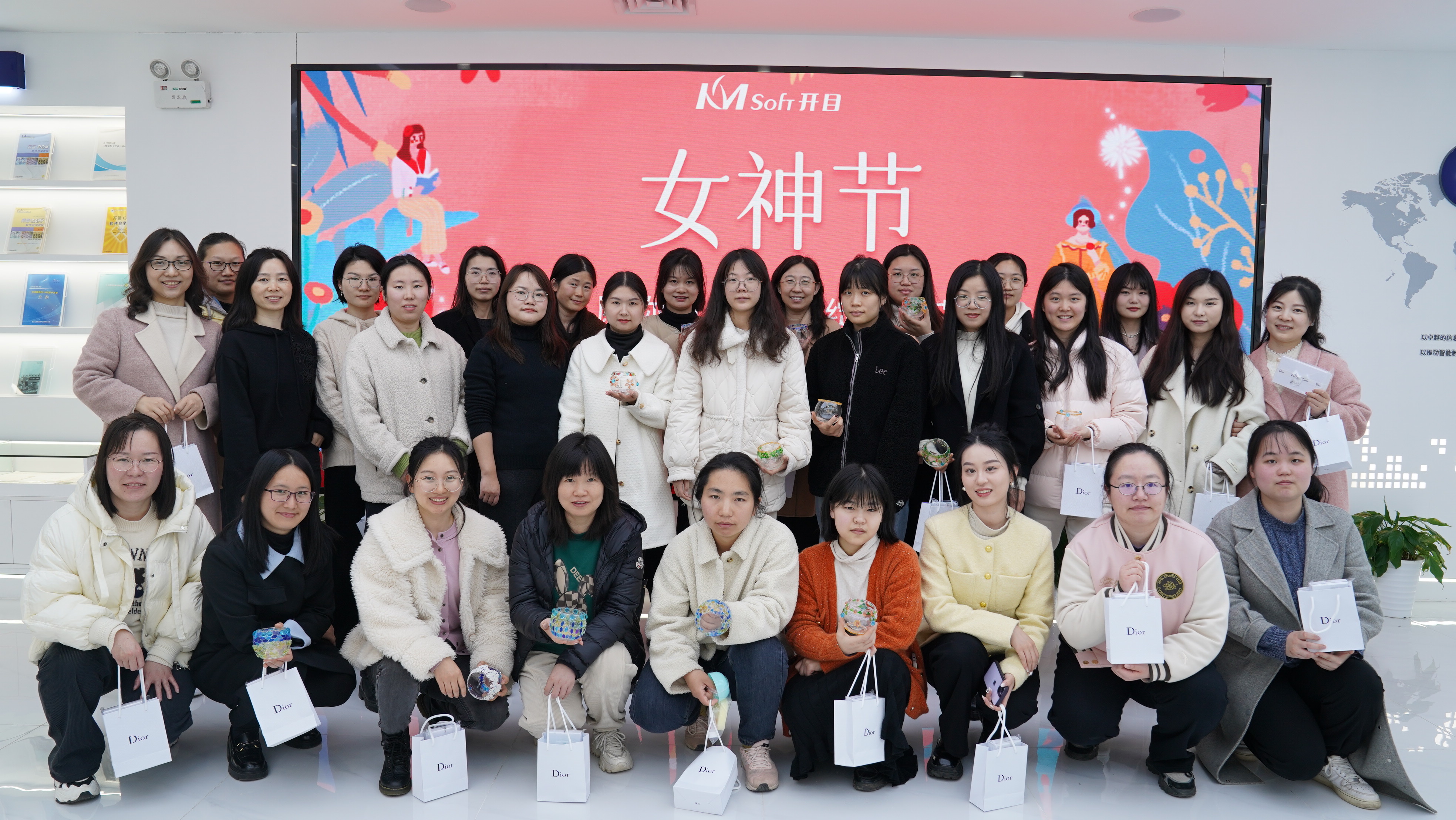 3·8特輯丨致開目女神，熱辣滾燙，綻放光芒